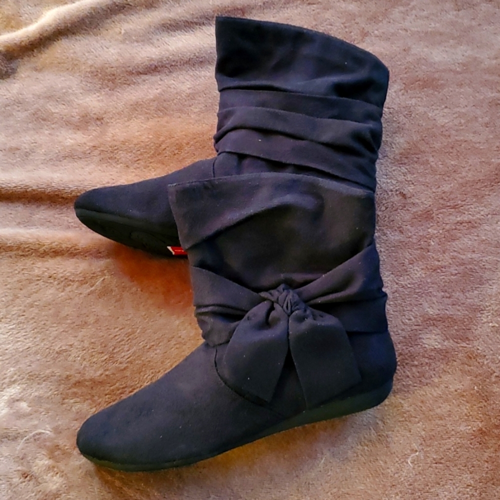 New Rampage Black Suede 6M PRICED TO SELL!